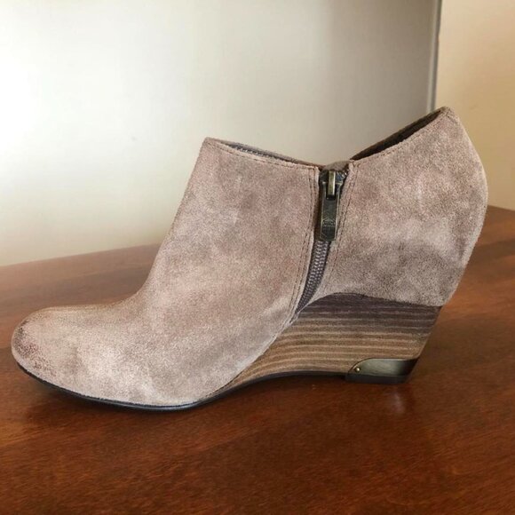 Cute Vince Camuto Suede Sand Colour Block Wedge Ankle-Boot Shoe - Picture 9 of 12